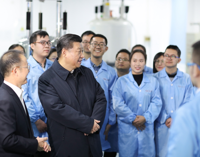 2019年1月17日，習(xí)近平在天津南開大學(xué)元素有機化學(xué)國家重點實驗室同師生親切交流。